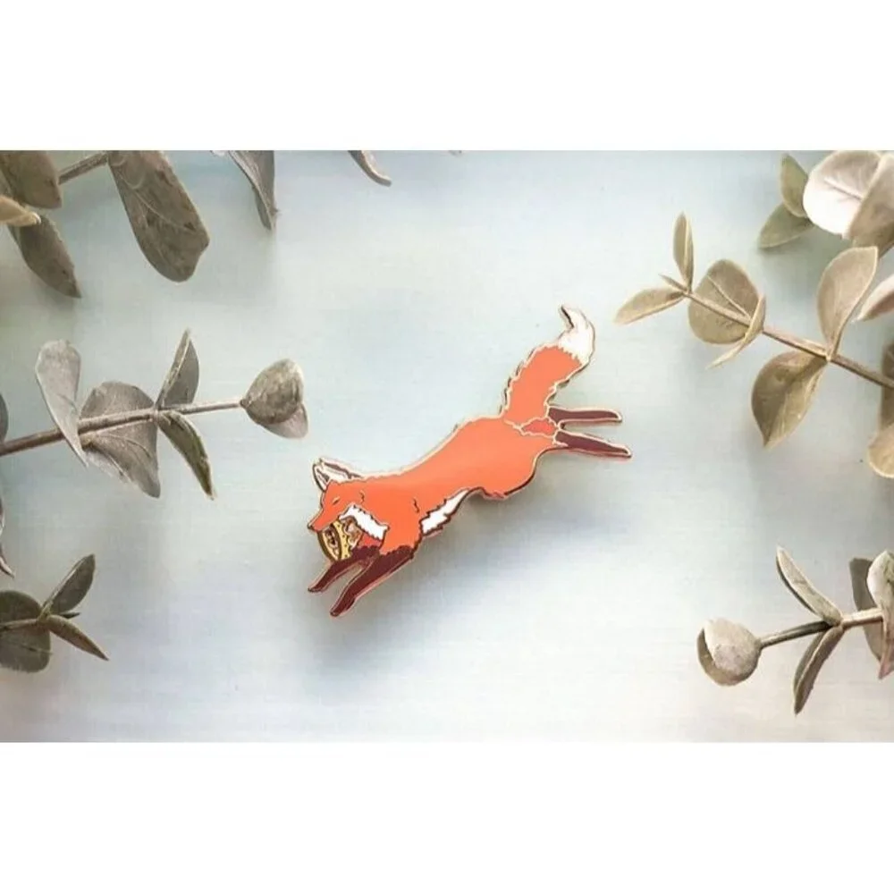 Red Fox Usurper Enamel Pin - Gold Plated Jewelry - Wildlife  &‎ Crown Brooch